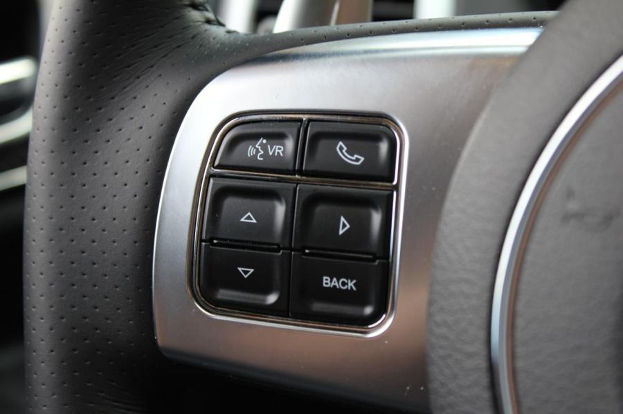  Jeep Grand Cherokee SRT8 2012 года  (фото 27 из 186)